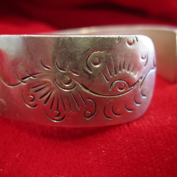 UNISEX ARTIST handmade vintage silver+textile stamped WAVE CUFF BRACELET M- L - Picture 8 of 10